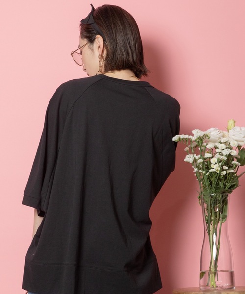 MHBG TOKYO（エムエイチビージートーキョー）の「STULTIFY ロゴTEE（Tシャツ/カットソー・レディース・ブラック/チャコールグレー/オフホワイト・FREE）」の15枚目の写真