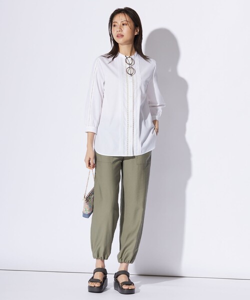 J.PRESS(ジェイプレス)の「【洗える】シャンブレー バンドカラー ピンタック ブラウス(シャツ/ブラウス・レディース・ホワイト系/ライトグレー系/ふじ色系・9/11)」の7枚目の写真