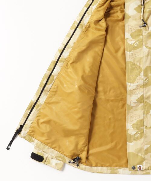 A BATHING APE(アベイシングエイプ)の「COLOR CAMO SHARK SNOWBOARD JACKET(マウンテンパーカー・メンズ・イエロー・SMALL/X-LARGE/XX-LARGE/MEDIUM/LARGE)」の4枚目の写真