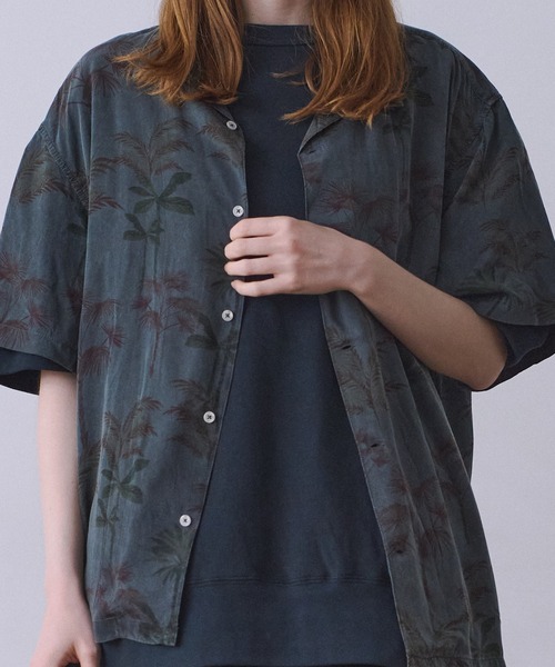 Universal Style Wear(ユニバーサルスタイルウェア)の「Universal Style Wear オーバーダイ リーフ シャツ(シャツ/ブラウス・メンズ・カーキ/スミクロ/ブルー/ブラウン・X-LARGE/LARGE/MEDIUM)」の15枚目の写真