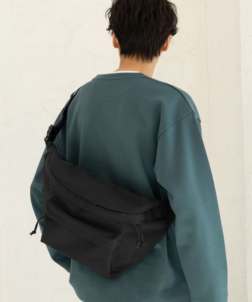 LAKOLE（ラコレ）の「ラージボディBAG / 100662（ボディバッグ/ウエストポーチ・メンズ・オフホワイト/カーキ/ブラック・FREE）」の3枚目の写真