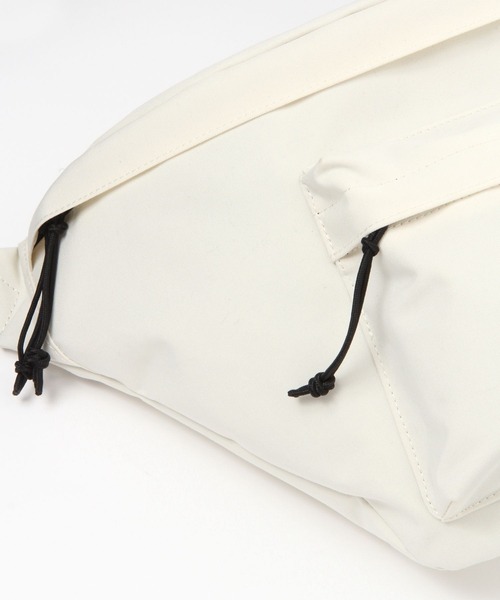 LAKOLE（ラコレ）の「ラージボディBAG / 100662（ボディバッグ/ウエストポーチ・メンズ・オフホワイト/カーキ/ブラック・FREE）」の8枚目の写真