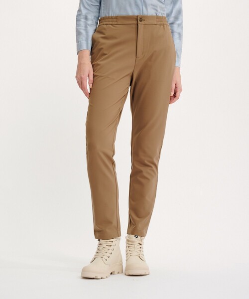 AIGLE(エーグル)の「撥水 ウエストゴム センタープレス スリムスキニーパンツ RP(チノパンツ・レディース・ブラック/ベージュ/ブラウン・36/38/40/34)」の3枚目の写真