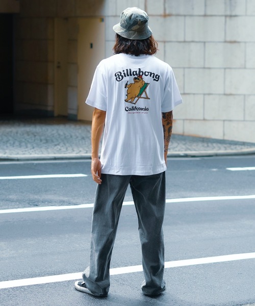BILLABONG（ビラボン）の「BILLABONG メンズ CALI BEAR Ｔシャツ 【2024年春夏モデル】/ビラボンカリフォルニアベアバックプリント半袖ワンポイントTシャツ（Tシャツ/カットソー・メンズ・モスグリーン/ホワイト/サンドベージュ/ブラック・SMALL/MEDIUM/LARGE/X-LARGE）」の7枚目の写真
