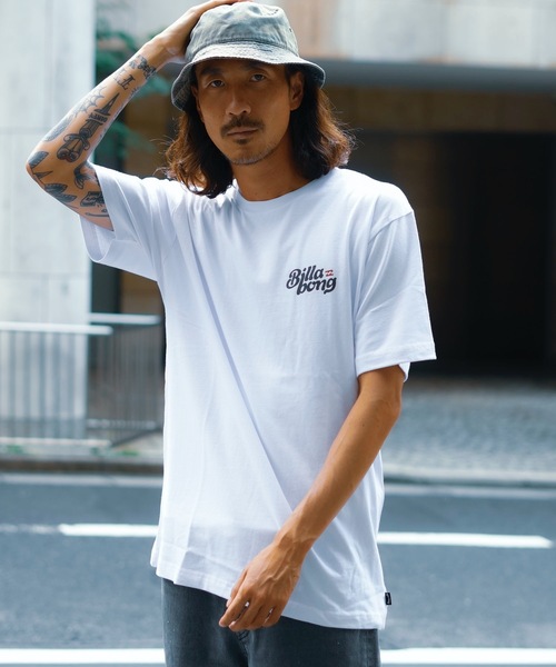 BILLABONG（ビラボン）の「BILLABONG メンズ CALI BEAR Ｔシャツ 【2024年春夏モデル】/ビラボンカリフォルニアベアバックプリント半袖ワンポイントTシャツ（Tシャツ/カットソー・メンズ・モスグリーン/ホワイト/サンドベージュ/ブラック・SMALL/MEDIUM/LARGE/X-LARGE）」の8枚目の写真