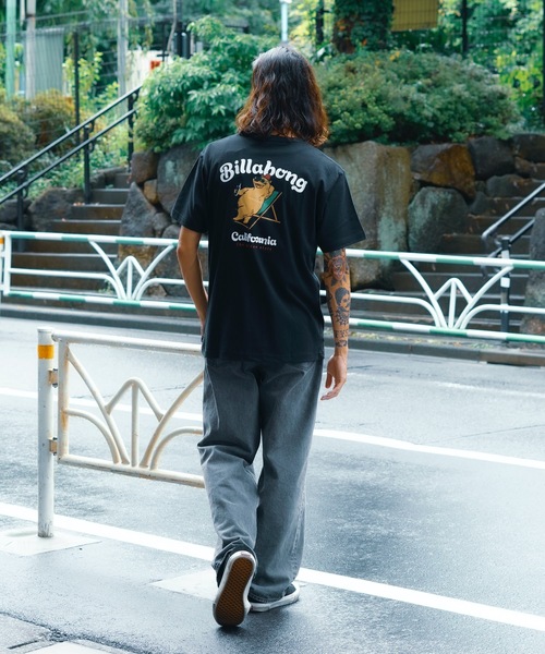 BILLABONG（ビラボン）の「BILLABONG メンズ CALI BEAR Ｔシャツ 【2024年春夏モデル】/ビラボンカリフォルニアベアバックプリント半袖ワンポイントTシャツ（Tシャツ/カットソー・メンズ・モスグリーン/ホワイト/サンドベージュ/ブラック・SMALL/MEDIUM/LARGE/X-LARGE）」の15枚目の写真