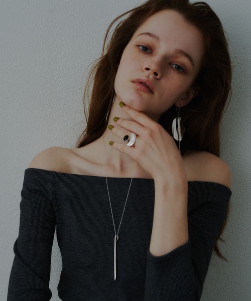 loni（ロニ）の「【金属アレルギー対応】Epiphyllum Color Ring/ストーンモチーフ付きボリュームリング（リング・レディース・ホワイト/グレー/ブラック・#11/#13）」の10枚目の写真