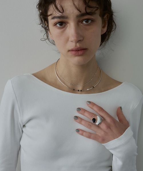 loni（ロニ）の「【金属アレルギー対応】Epiphyllum Color Ring/ストーンモチーフ付きボリュームリング（リング・レディース・ホワイト/グレー/ブラック・#11/#13）」の12枚目の写真