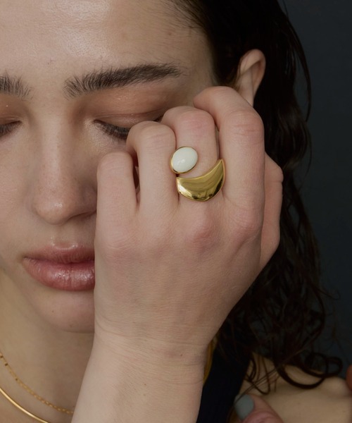 loni（ロニ）の「【金属アレルギー対応】Epiphyllum Color Ring/ストーンモチーフ付きボリュームリング（リング・レディース・ホワイト/グレー/ブラック・#11/#13）」の20枚目の写真