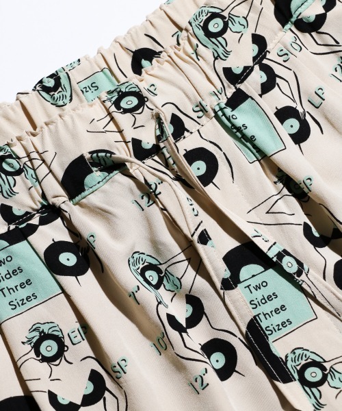 O.K.(オーケー)の「O.K / オーケー VINYL RAYON SHORTS (EXCLUSIVE) 総柄 レーヨン ショートパンツ(その他パンツ・メンズ・ベージュ・ONE SIZE)」の4枚目の写真
