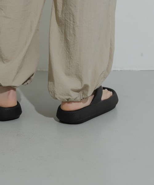 SENSE OF PLACE by URBAN RESEARCH（センスオブプレイスバイアーバンリサーチ）の「『WEB/一部店舗限定』トングクッションサンダル（サンダル・レディース・ブラック・23.5/24.5）」の10枚目の写真