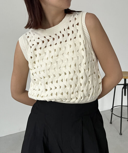 CAPRICIEUX LE'MAGE（カプリシューレマージュ）の「ウェーブ編タンク（ニット/セーター・レディース・ブラック/アイボリー・FREE）」の8枚目の写真