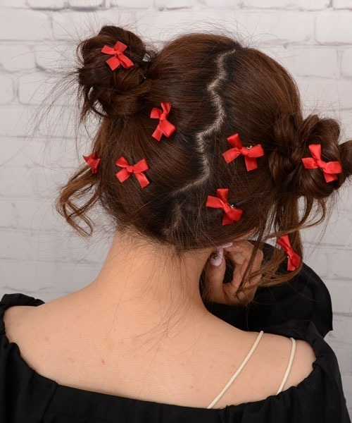 VIBGYOR Women（ヴィブジョー　ウィメン）の「【float】ミニリボン ミニヘアクリップ【8個セット/7色展開/イベント/発表会/ヘアアレンジ】（バレッタ/ヘアクリップ・レディース・パープル/ホワイト/レッド/アイボリー/ブラック/ブルー/ワインレッド・FREE）」の6枚目の写真