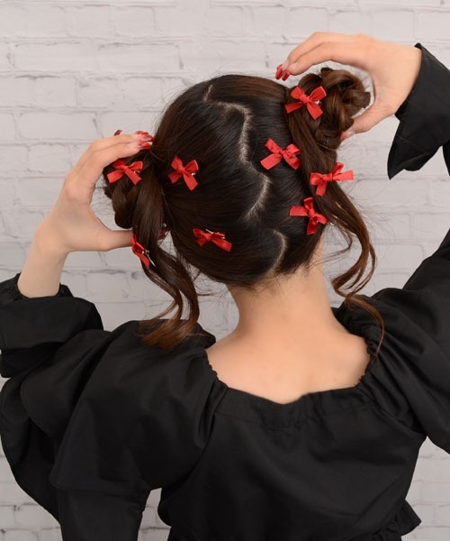 VIBGYOR Women（ヴィブジョー　ウィメン）の「【float】ミニリボン ミニヘアクリップ【8個セット/7色展開/イベント/発表会/ヘアアレンジ】（バレッタ/ヘアクリップ・レディース・パープル/ホワイト/レッド/アイボリー/ブラック/ブルー/ワインレッド・FREE）」の7枚目の写真