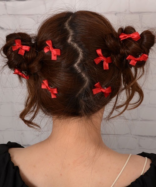 Simone Rocha ミニフラワーヘアクリップ アシッドグリーン セール】メタル フラワー ミニヘアクリップ 3セット（バレッタ