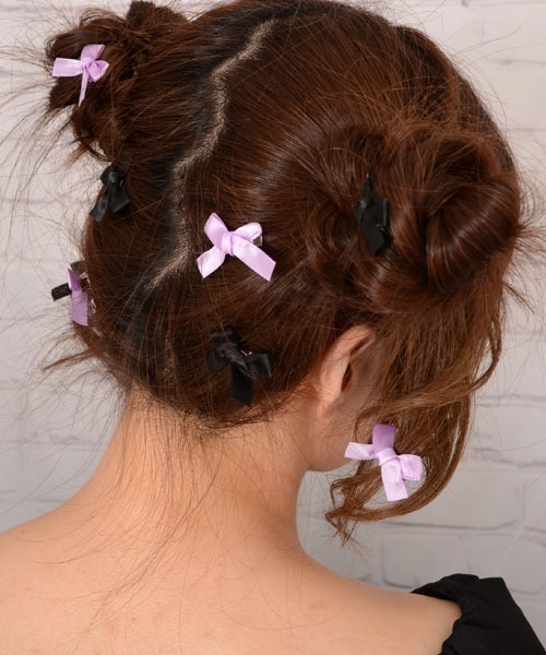 VIBGYOR Women（ヴィブジョー　ウィメン）の「【float】ミニリボン ミニヘアクリップ【8個セット/7色展開/イベント/発表会/ヘアアレンジ】（バレッタ/ヘアクリップ・レディース・パープル/ホワイト/レッド/アイボリー/ブラック/ブルー/ワインレッド・FREE）」の12枚目の写真