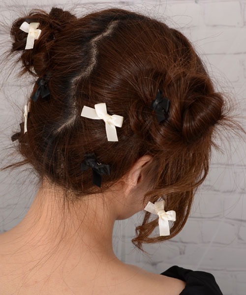 VIBGYOR Women（ヴィブジョー　ウィメン）の「【float】ミニリボン ミニヘアクリップ【8個セット/7色展開/イベント/発表会/ヘアアレンジ】（バレッタ/ヘアクリップ・レディース・パープル/ホワイト/レッド/アイボリー/ブラック/ブルー/ワインレッド・FREE）」の13枚目の写真