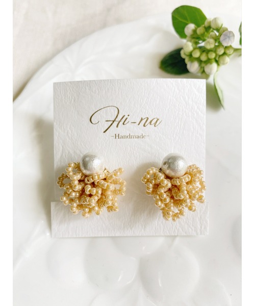 tone（トーン）の「【Hi-na】【Beads Works】ボリュームビーズ×コットンパール　イヤリング(MA)（イヤリング・レディース・ネイビー/グレー/ベージュ・FREE）」の3枚目の写真
