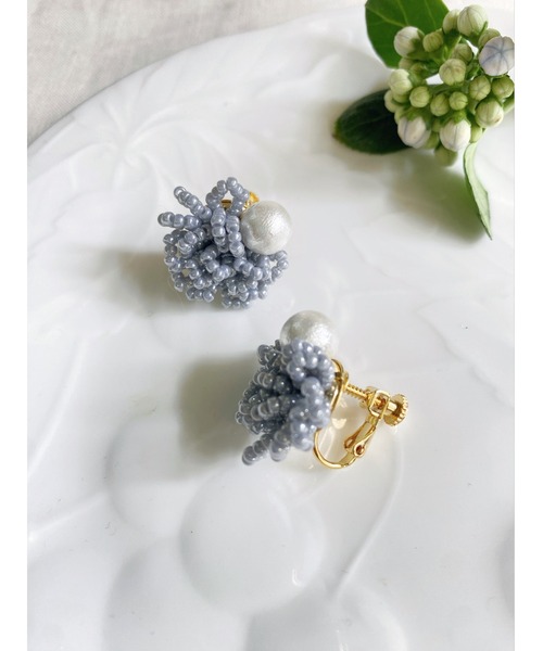 tone（トーン）の「【Hi-na】【Beads Works】ボリュームビーズ×コットンパール　イヤリング(MA)（イヤリング・レディース・ネイビー/グレー/ベージュ・FREE）」の10枚目の写真