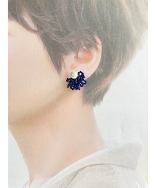 tone（トーン）の「【Hi-na】【Beads Works】ボリュームビーズ×コットンパール　イヤリング(MA)（イヤリング・レディース・ネイビー/グレー/ベージュ・FREE）」の7枚目の写真