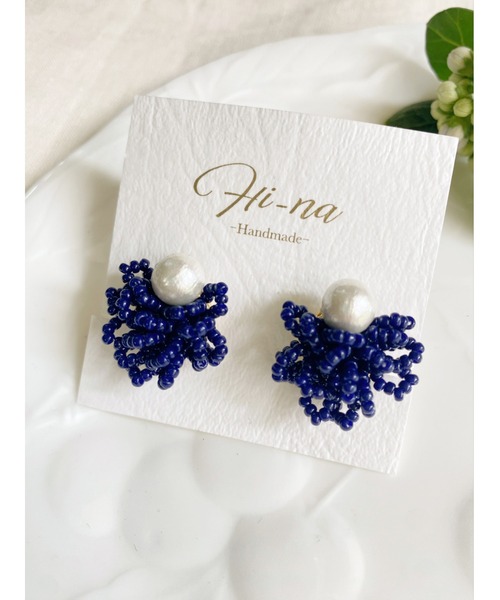 tone（トーン）の「【Hi-na】【Beads Works】ボリュームビーズ×コットンパール　イヤリング(MA)（イヤリング・レディース・ネイビー/グレー/ベージュ・FREE）」の6枚目の写真