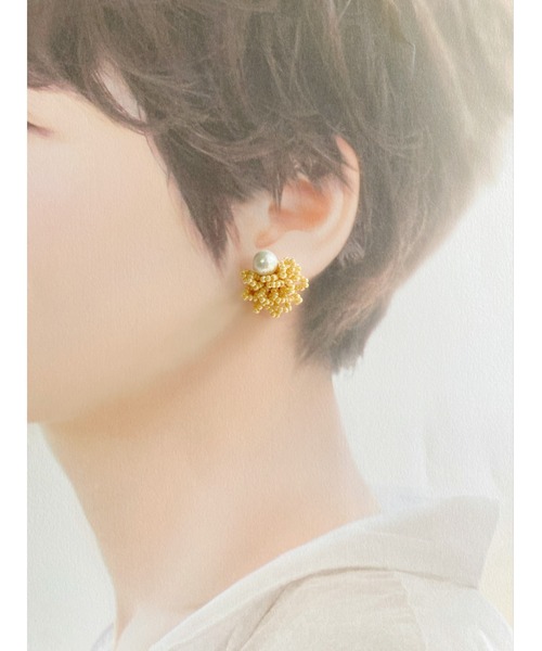 tone（トーン）の「【Hi-na】【Beads Works】ボリュームビーズ×コットンパール　イヤリング(MA)（イヤリング・レディース・ネイビー/グレー/ベージュ・FREE）」の9枚目の写真