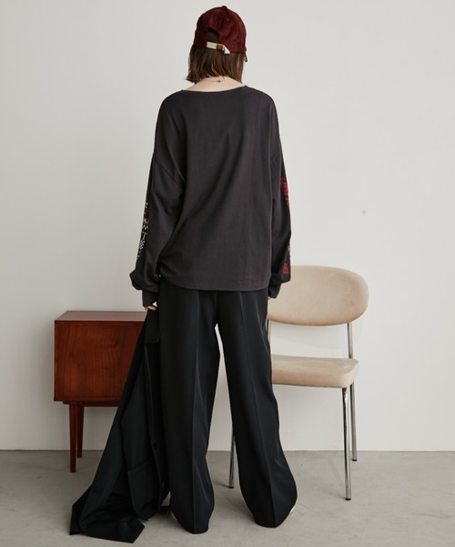 Auntie Rosa Holiday(アンティローザホリデー)の「サムホール付きレーシングロゴロンTEE(Tシャツ/カットソー・レディース・チャコールグレー/オフホワイト/イエロー・FREE)」の5枚目の写真