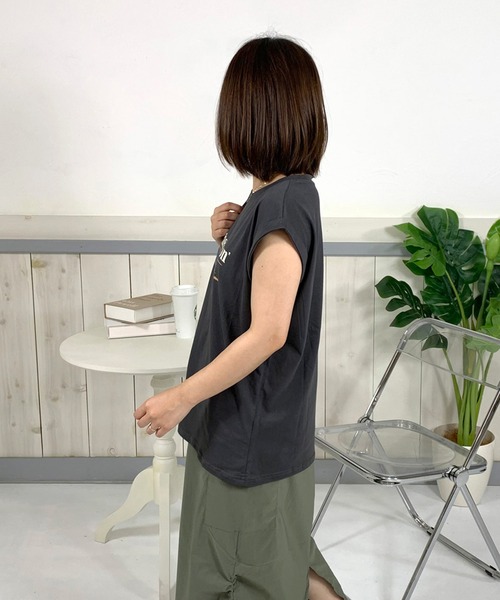CRB(シーアールビー)の「ロゴフレンチスリーブTシャツ(Tシャツ/カットソー・レディース・ベージュ/オフホワイト/チャコール・F)」の5枚目の写真