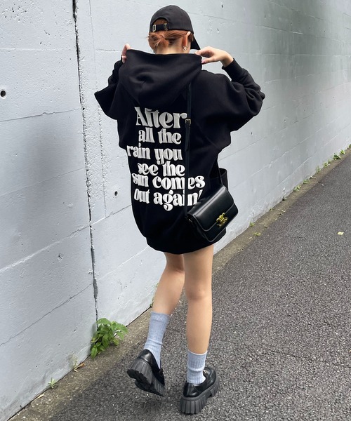 SPIRALGIRL(スパイラルガール)の「バックロゴドルマンパーカーワンピース(ワンピース・レディース・グリーン/ライトグレー/オレンジ/ブラック・FREE)」の1枚目の写真