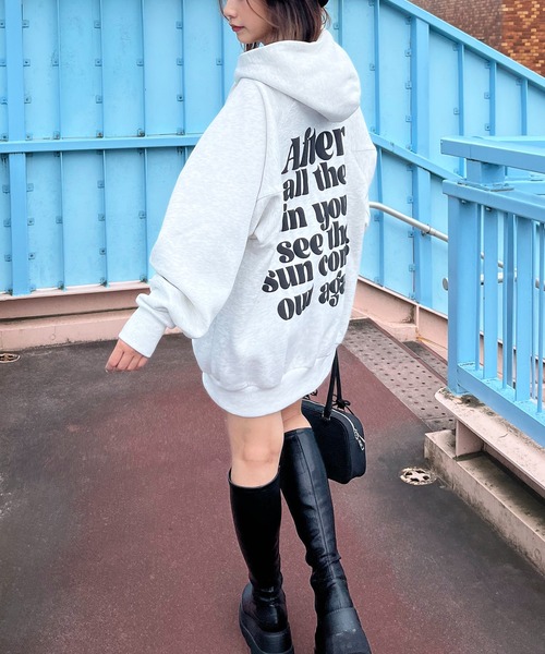SPIRALGIRL(スパイラルガール)の「バックロゴドルマンパーカーワンピース(ワンピース・レディース・グリーン/ライトグレー/オレンジ/ブラック・FREE)」の11枚目の写真
