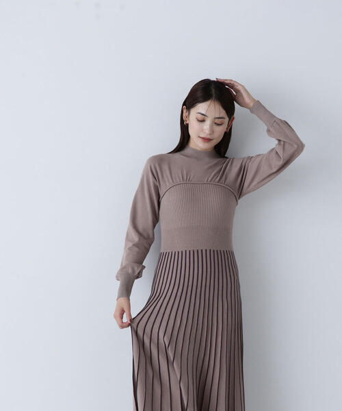NATURAL BEAUTY BASIC(ナチュラルビューティーベーシック)の「◇ビスチェ切替バイカラーニットワンピース(ワンピース・レディース・ラベンダー/ベージュ/ブラック・MEDIUM)」の5枚目の写真