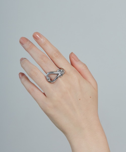 ciite' surgical stainless(シーテサージカルステンレス)の「【 金属アレルギー対応 】 ノットニュアンス リング サージカルステンレス (リング・レディース・ゴールド/シルバー・11号/13号/15号)」の10枚目の写真