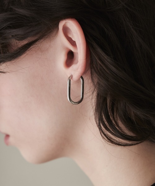 ciite' surgical stainless(シーテサージカルステンレス)の「【 金属アレルギー対応 】 オーバルフープピアス サージカルステンレス (両耳用)(ピアス(両耳用)・レディース・ゴールド/シルバー・FREE)」の2枚目の写真