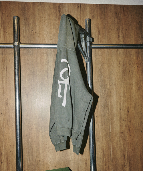 JOURNAL STANDARD(ジャーナルスタンダード)の「Nujabes × JOURNAL STANDARD HOODIE(パーカー・メンズ・カーキ/チャコールグレー・MEDIUM/LARGE/X-LARGE)」の3枚目の写真