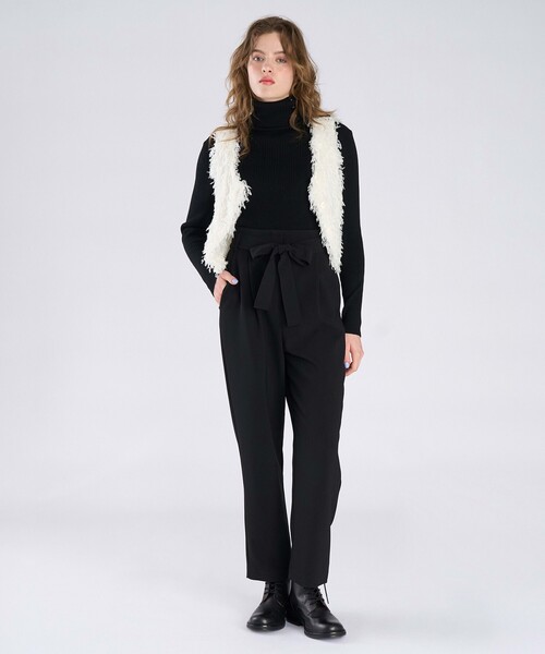 To b. by agnes b.（トゥービーバイアニエスベー）の「ダブルクロス タックパンツ（その他パンツ・レディース・ブラック・40/36/38）」の8枚目の写真