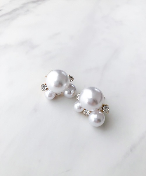 セール】ランダムパールモチーフビジューピアス（ピアス（両耳用