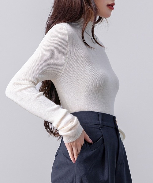 DAY CLOSET(デイ クローゼット)の「【伸縮性有/袖丈長め】長袖 タユミスリーブ ハイネック 極細リブ モチモチ ニット トップス レディース(ニット/セーター・レディース・ベージュ/ホワイト/ブラウン/ダークグレー/モカ/レンガ/ブラック/アイボリー・FREE)」の10枚目の写真