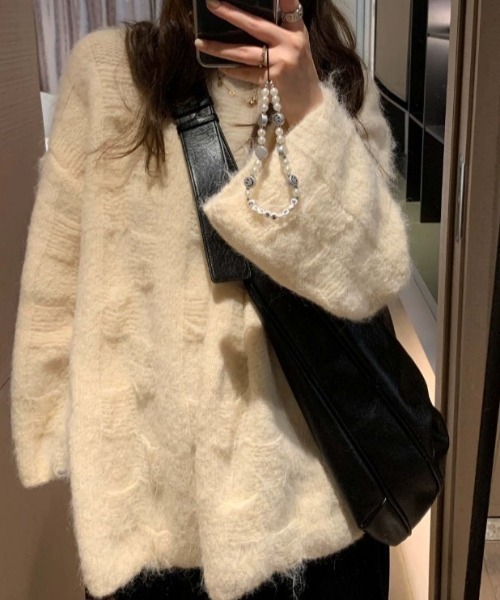 Achic(アシック)の「オーバーサイズシャギーニット(ニット/セーター・レディース・ベージュ/グレー/ホワイト・M)」の2枚目の写真