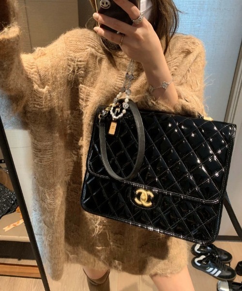 Achic(アシック)の「オーバーサイズシャギーニット(ニット/セーター・レディース・ベージュ/グレー/ホワイト・M)」の7枚目の写真
