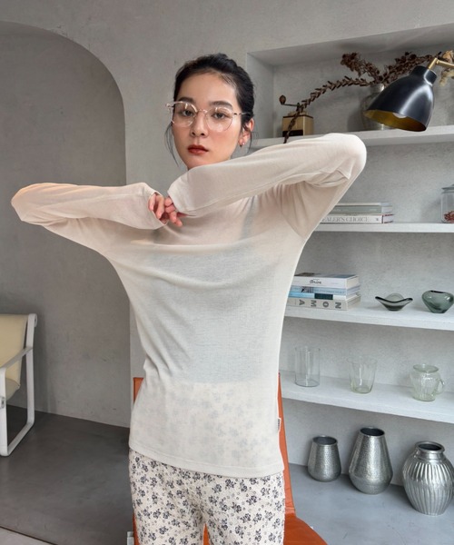 FUULLY STUDIO（フーリィーステューディオ）の「シアーロングスリーブTEE（Tシャツ/カットソー・レディース・オフホワイト/ブラック/ネイビー/ベージュ・FREE）」の3枚目の写真