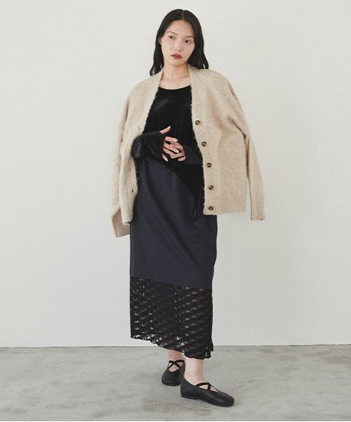 LUKU nari(ルクナーリ)の「ニットカーディガン(カーディガン/ボレロ・レディース・ベージュ/グレー・F)」の1枚目の写真