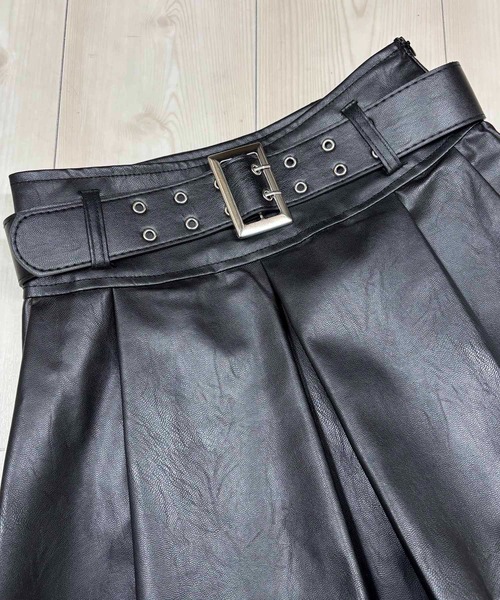 NANEA(ナネア)の「インナーパンツ付き合成皮革ベルトスカート(スカート・レディース・ブラック/ブラウン・SMALL/MEDIUM/LARGE)」の3枚目の写真