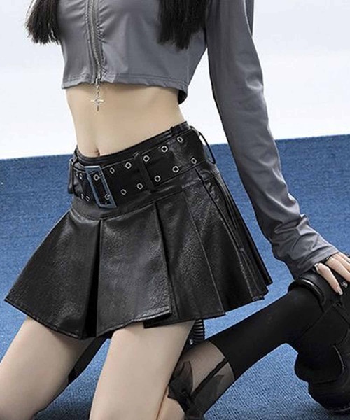 NANEA(ナネア)の「インナーパンツ付き合成皮革ベルトスカート(スカート・レディース・ブラック/ブラウン・SMALL/MEDIUM/LARGE)」の5枚目の写真