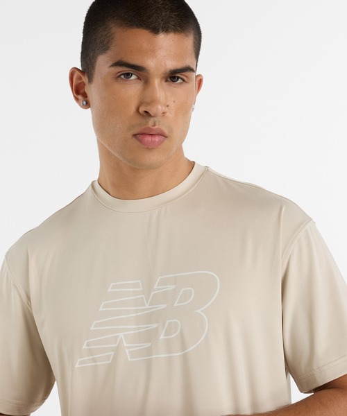 NEW BALANCE(ニューバランス)の「ショートスリーブTシャツ(Tシャツ/カットソー・メンズ・サンドグレー/オフホワイト/ブラック・SMALL/MEDIUM/LARGE/X-LARGE/XX-LARGE)」の16枚目の写真