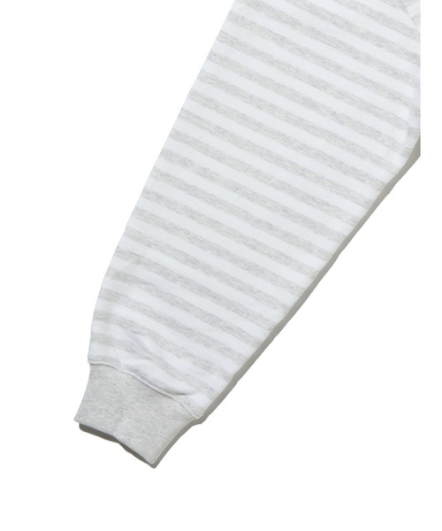 Levi's（リーバイス）の「Levi's/リーバイス グラフィック クルーネックスウェットシャツ（スウェット・メンズ・グレー・S/M/L/XL）」の5枚目の写真