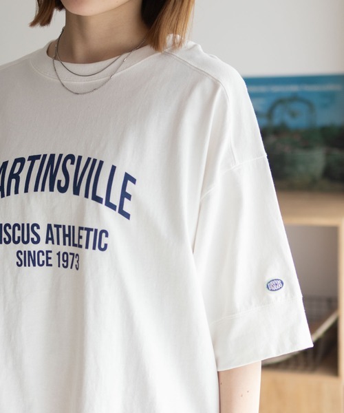 DISCUS（ディスカス）の「DISCUS カレッジワイドＴシャツ（Tシャツ/カットソー・レディース・スミクロ/ブルー/チャコールグレー/オフホワイト・L/M）」の8枚目の写真