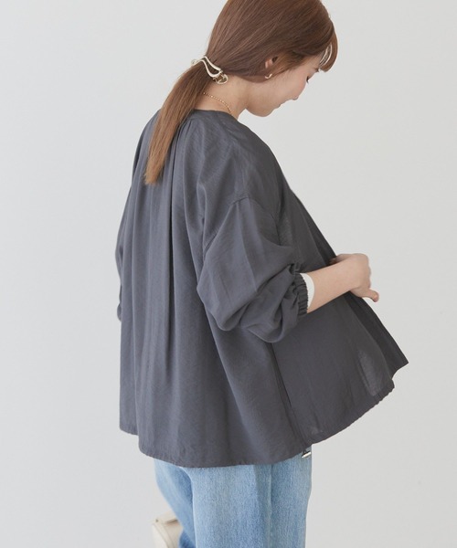 AMERICAN HOLIC（アメリカンホリック）の「VネックZIPブルゾン（ブルゾン・レディース・ライトベージュ/チャコールグレー/オリーブ・L/M）」の17枚目の写真