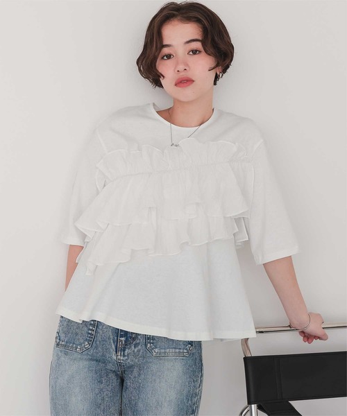 titivate(ティティベイト)の「アシンメトリーギャザーフリルドッキングトップス(Tシャツ/カットソー・レディース・オフホワイト/ブラック/チャコール・L/S/M)」の1枚目の写真