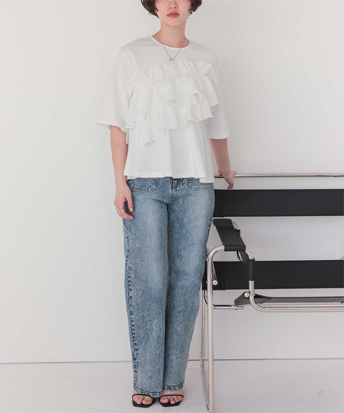 titivate(ティティベイト)の「アシンメトリーギャザーフリルドッキングトップス(Tシャツ/カットソー・レディース・オフホワイト/ブラック/チャコール・L/S/M)」の4枚目の写真