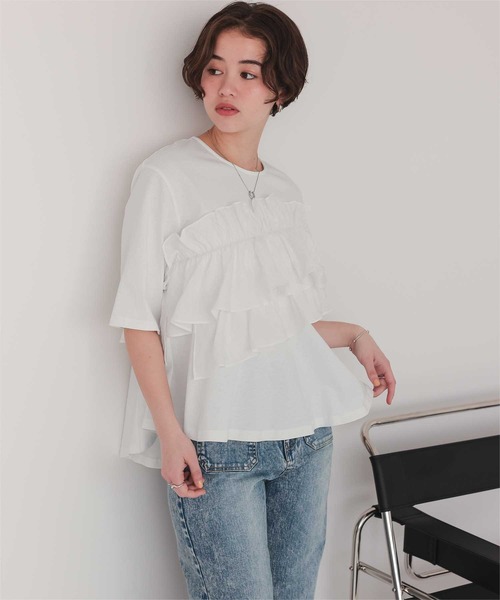 titivate(ティティベイト)の「アシンメトリーギャザーフリルドッキングトップス(Tシャツ/カットソー・レディース・オフホワイト/ブラック/チャコール・L/S/M)」の5枚目の写真